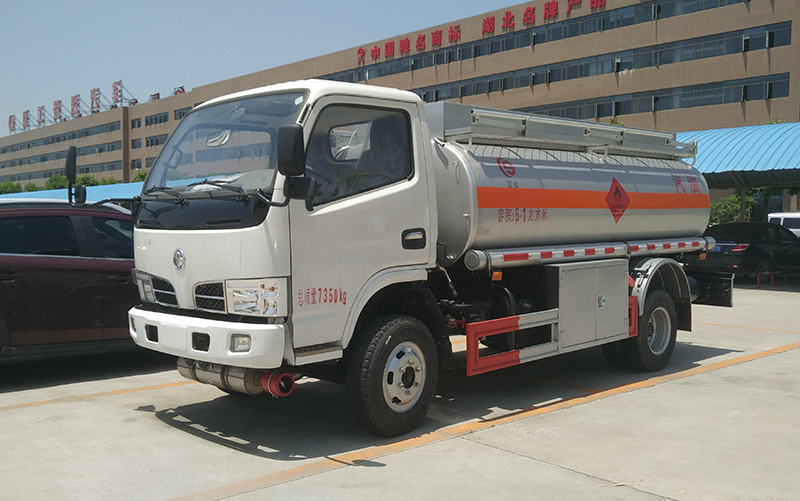 東風5噸加油車