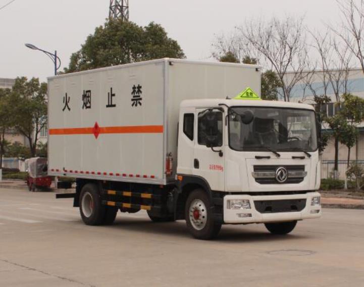 東風(fēng)D9易燃?xì)怏w廂式運(yùn)輸車